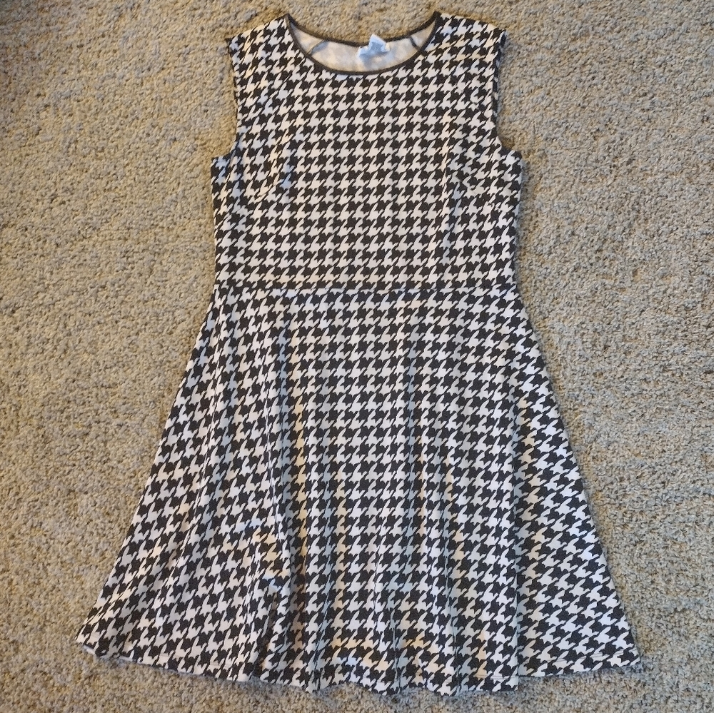 Black and white houndstooth sleeveless dress